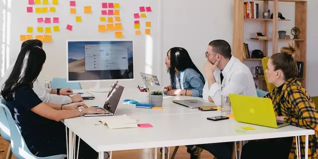 Should I start an online business or an offline one?