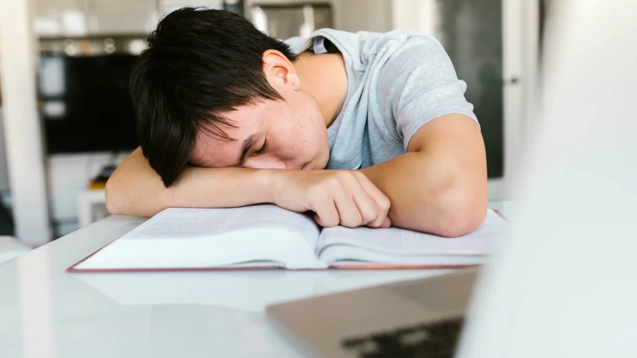 Teen Sleep Deprivation Epidemic - Later school start times as a solution